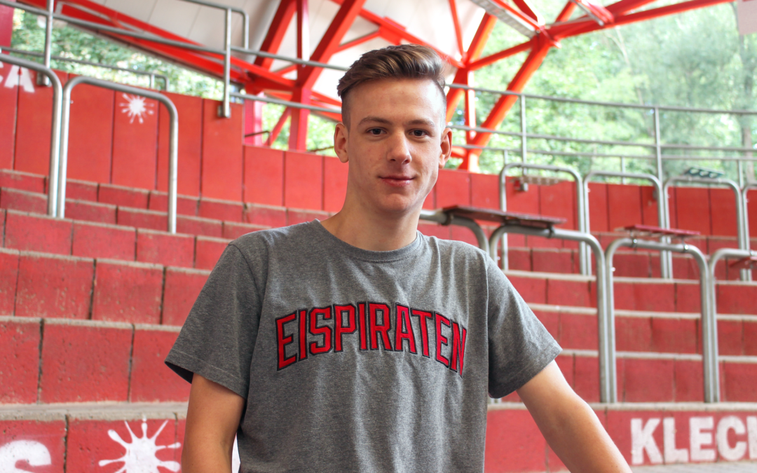 Niklas Zipfel startet Ausbildung bei den Eispiraten
