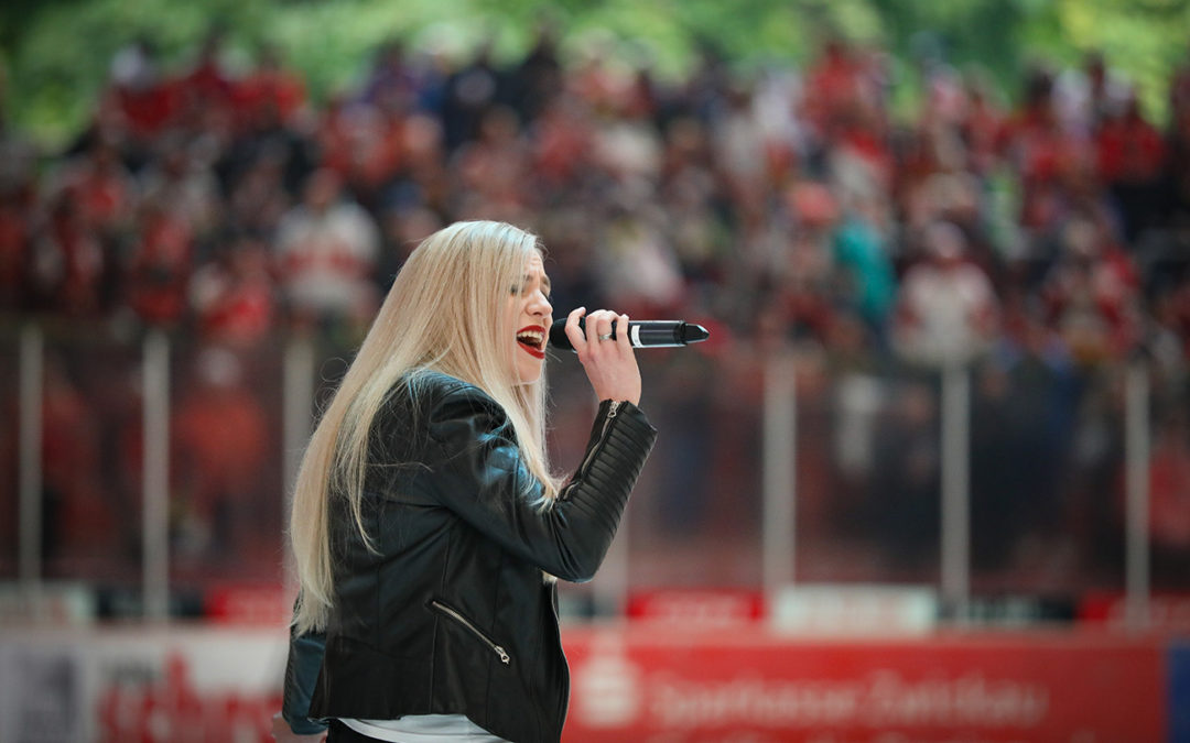 Musikalische Eröffnung im Sahnpark durch Franzi van Houdt