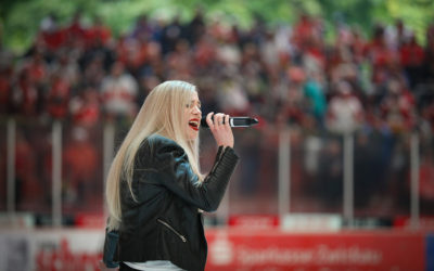 Musikalische Eröffnung im Sahnpark durch Franzi van Houdt