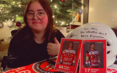 Eispiraten mit Weihnachtsgeschenk für krebskranke Abby