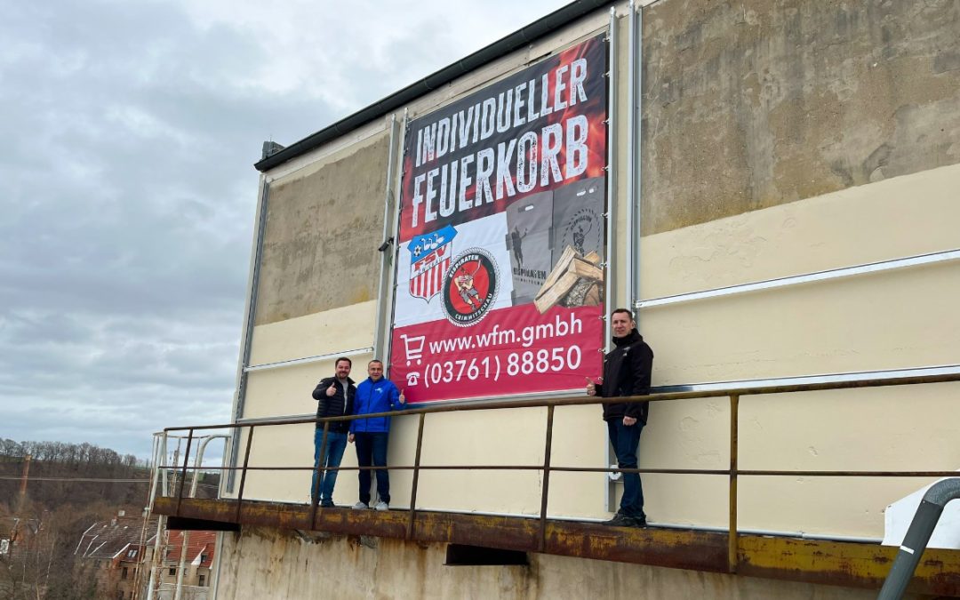 Eispiraten mit Planenenthüllung bei WFM in Werdau