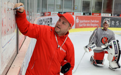 Eispiraten mit Kaderveränderungen gegen IceFighters