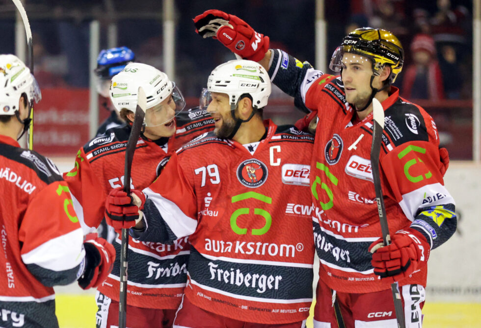 Eispiraten treffen auf Kaufbeuren und Regensburg