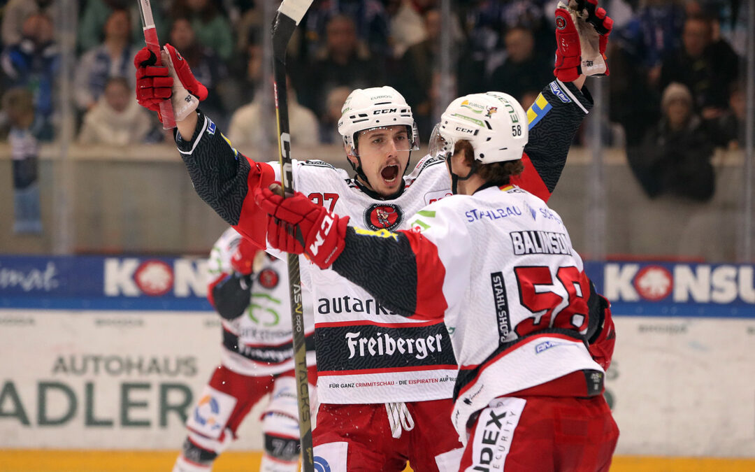 3:2! Eispiraten holen Derbysieg bei den Eislöwen
