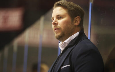 Vorzeitige Vertragsverlängerung: Jussi Tuores bleibt bis 2026 Eispiraten-Cheftrainer