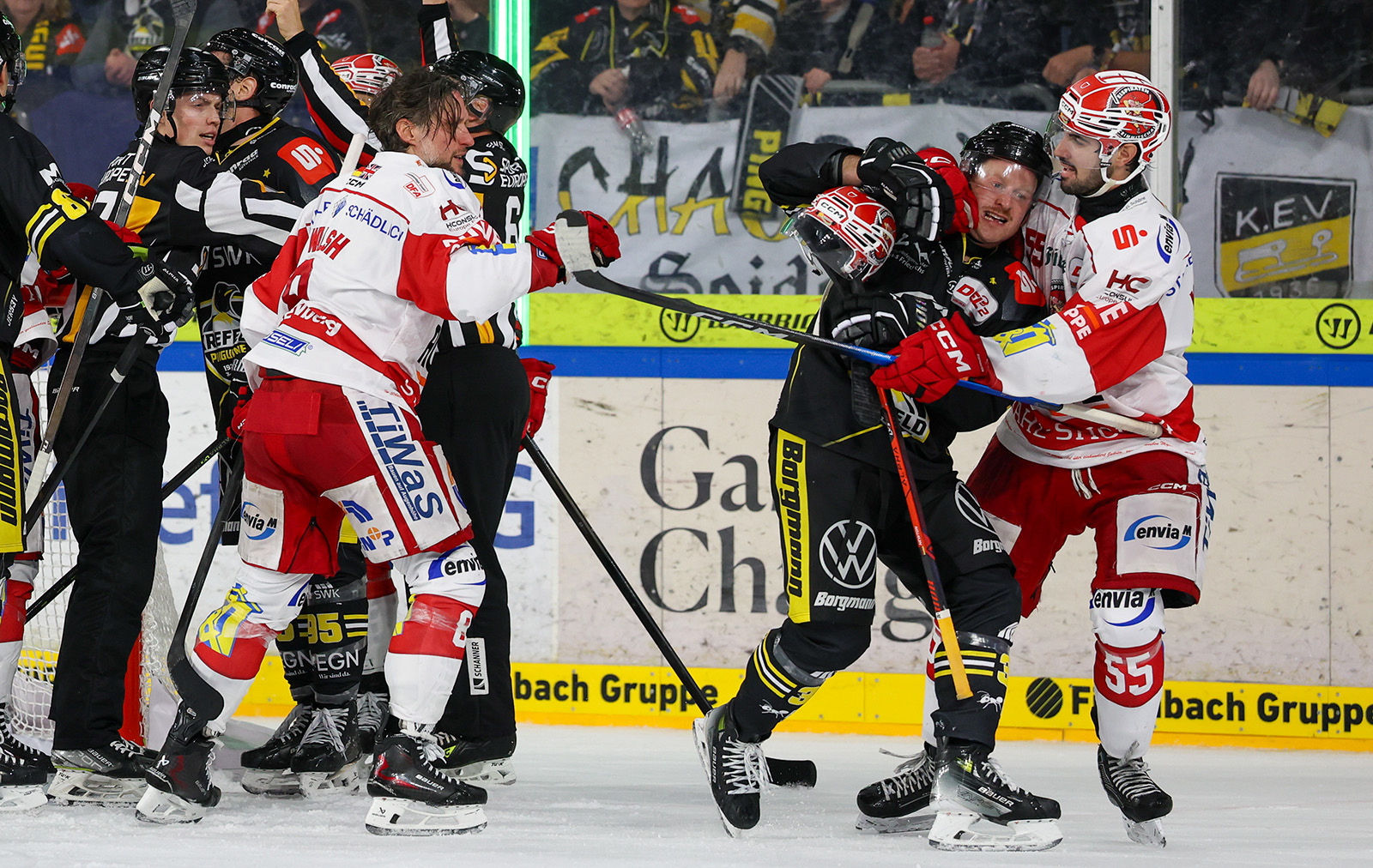 eispiraten-crimmitschau-krefeld-pinguine