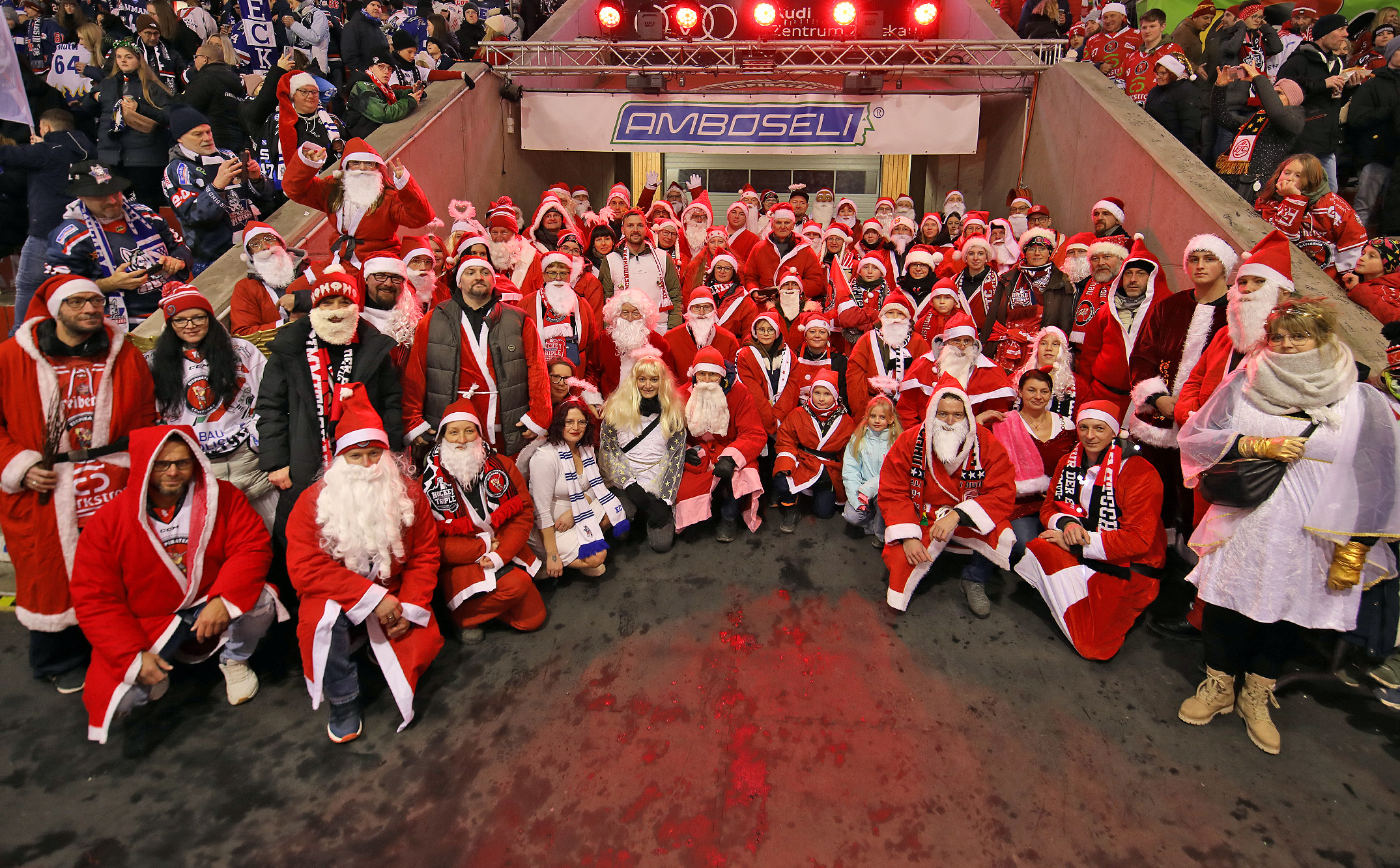 weihnachtsmann-aktion-eispiraten-crimmitschau-2024