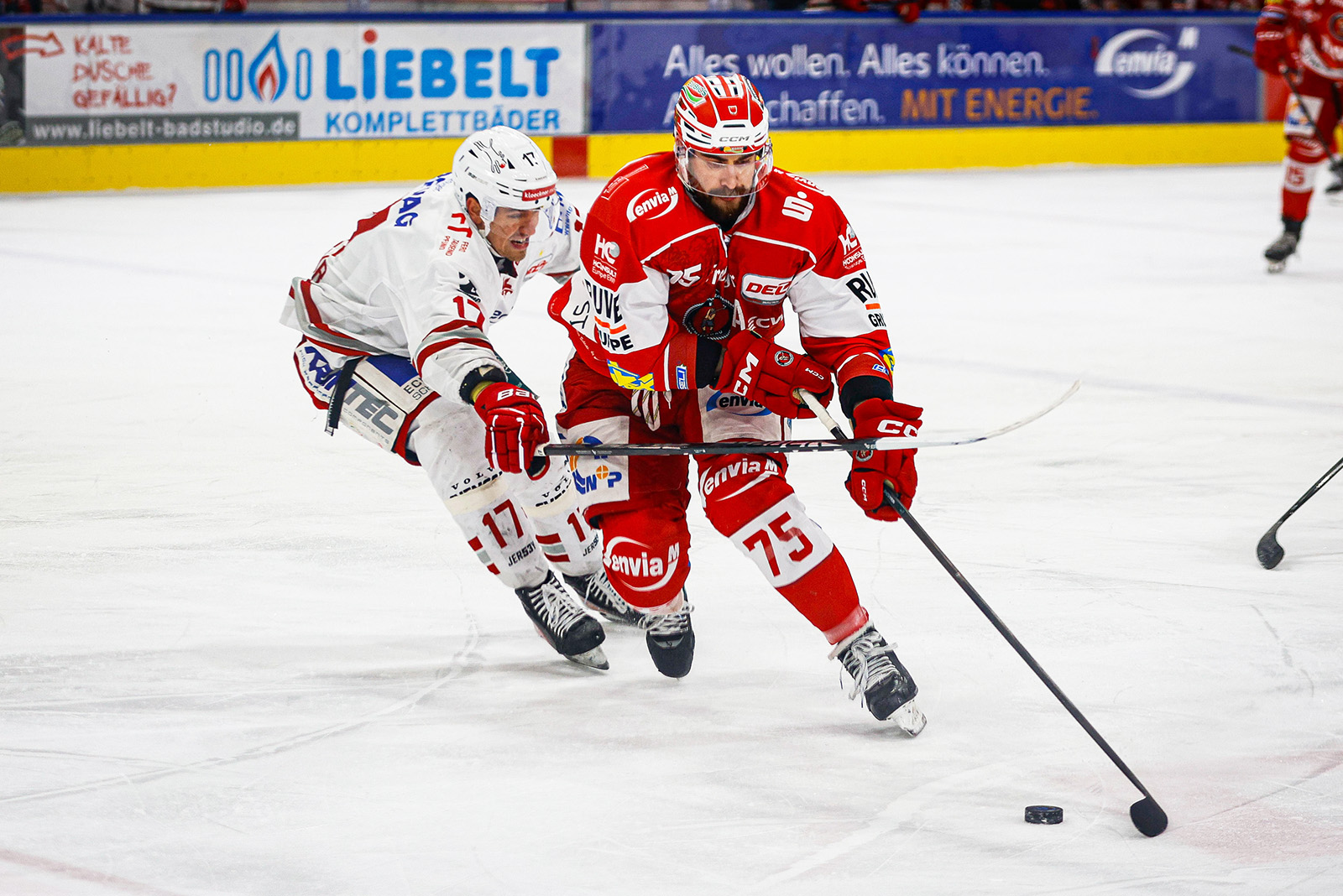 denis-shevyrin-eispiraten-crimmitschau-eisbären-regensburg