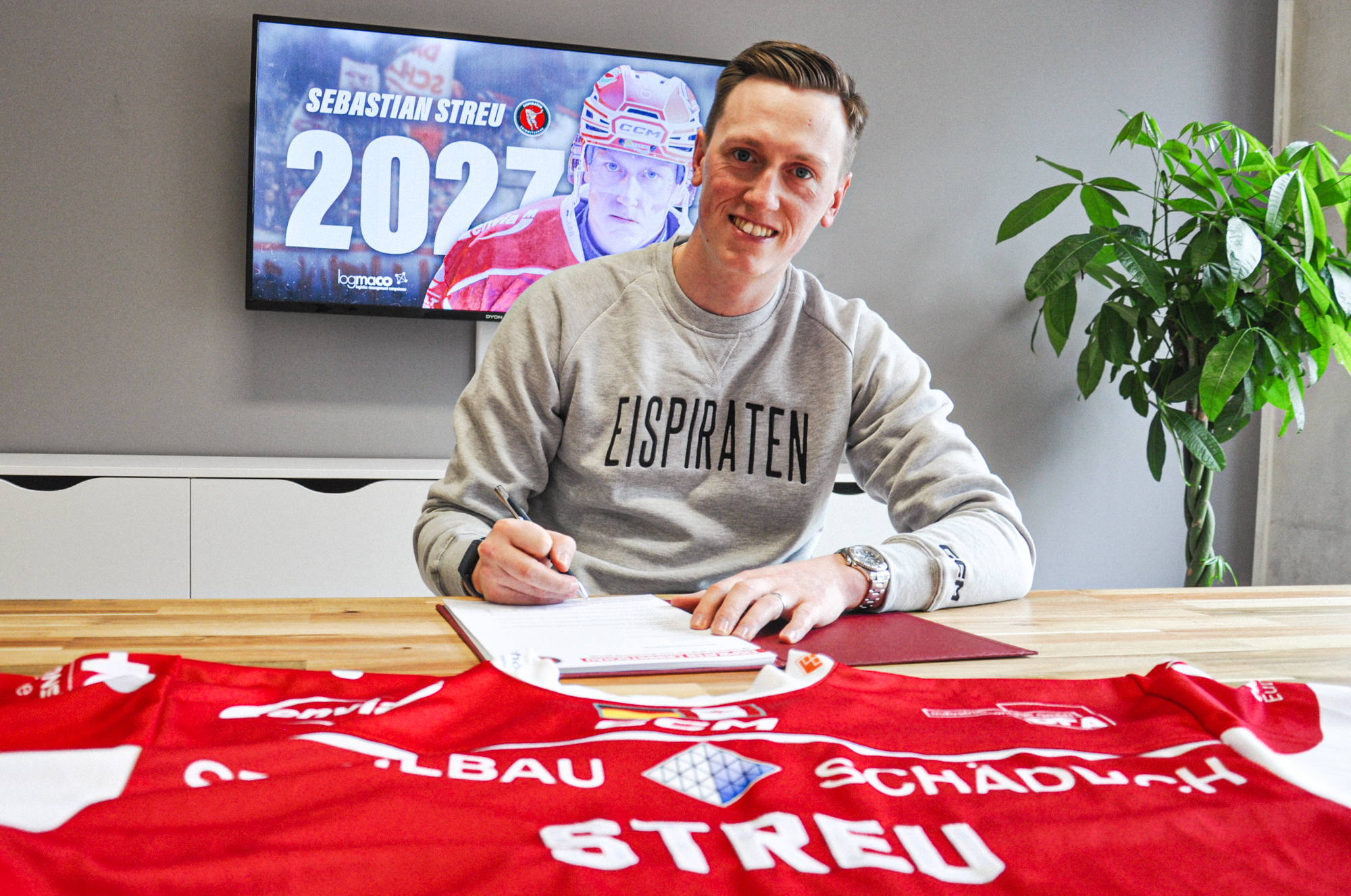 Vertragsverlängerung-Eispiraten-Crimmitschau-Sebastian-Streu (2)