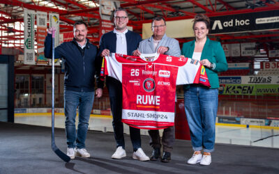 ad hoc verlängert Sponsoring der Eispiraten für die Saison 2026/27