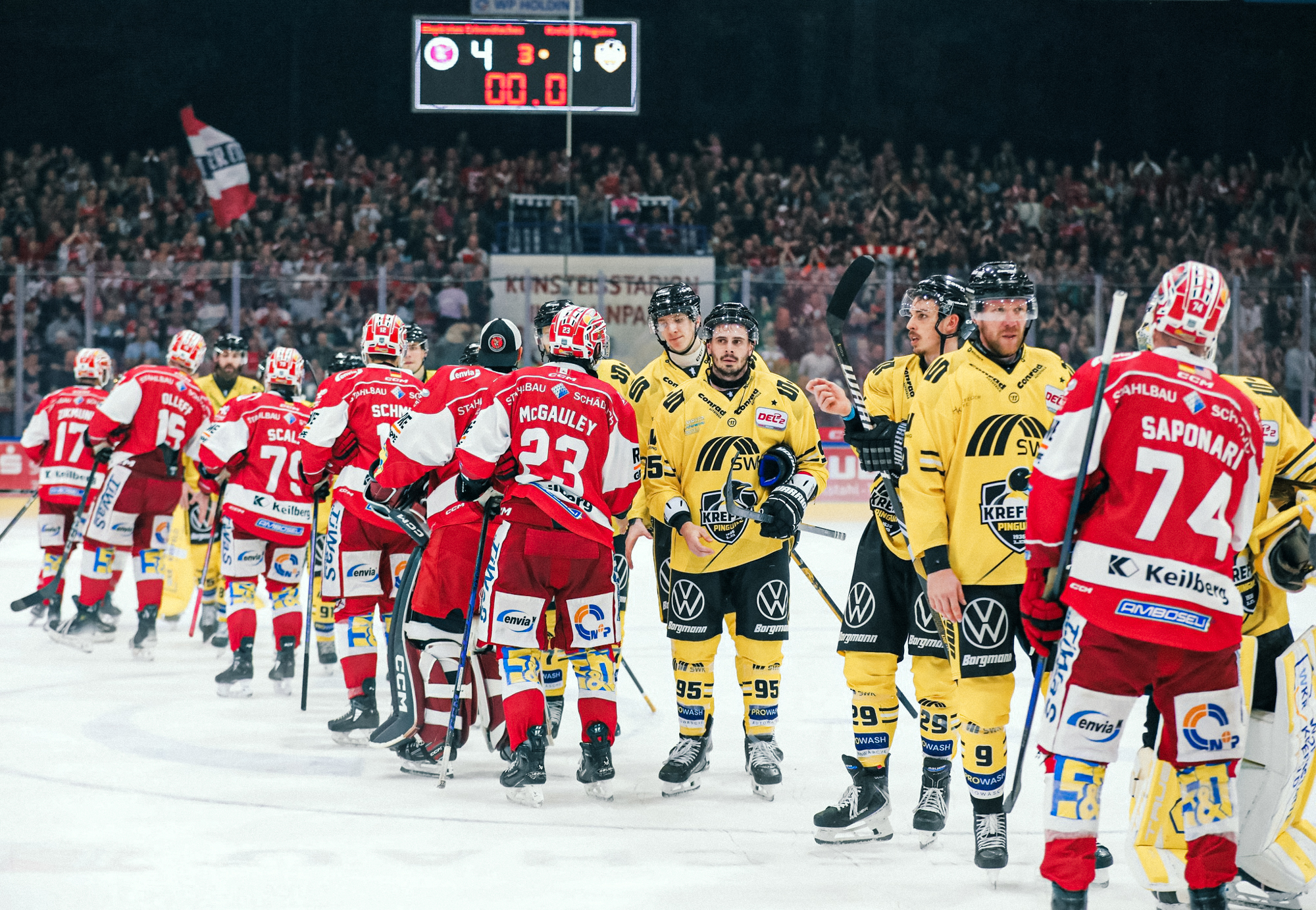 shakehands-eispiraten-crimmitschau-krefeld-pinguine