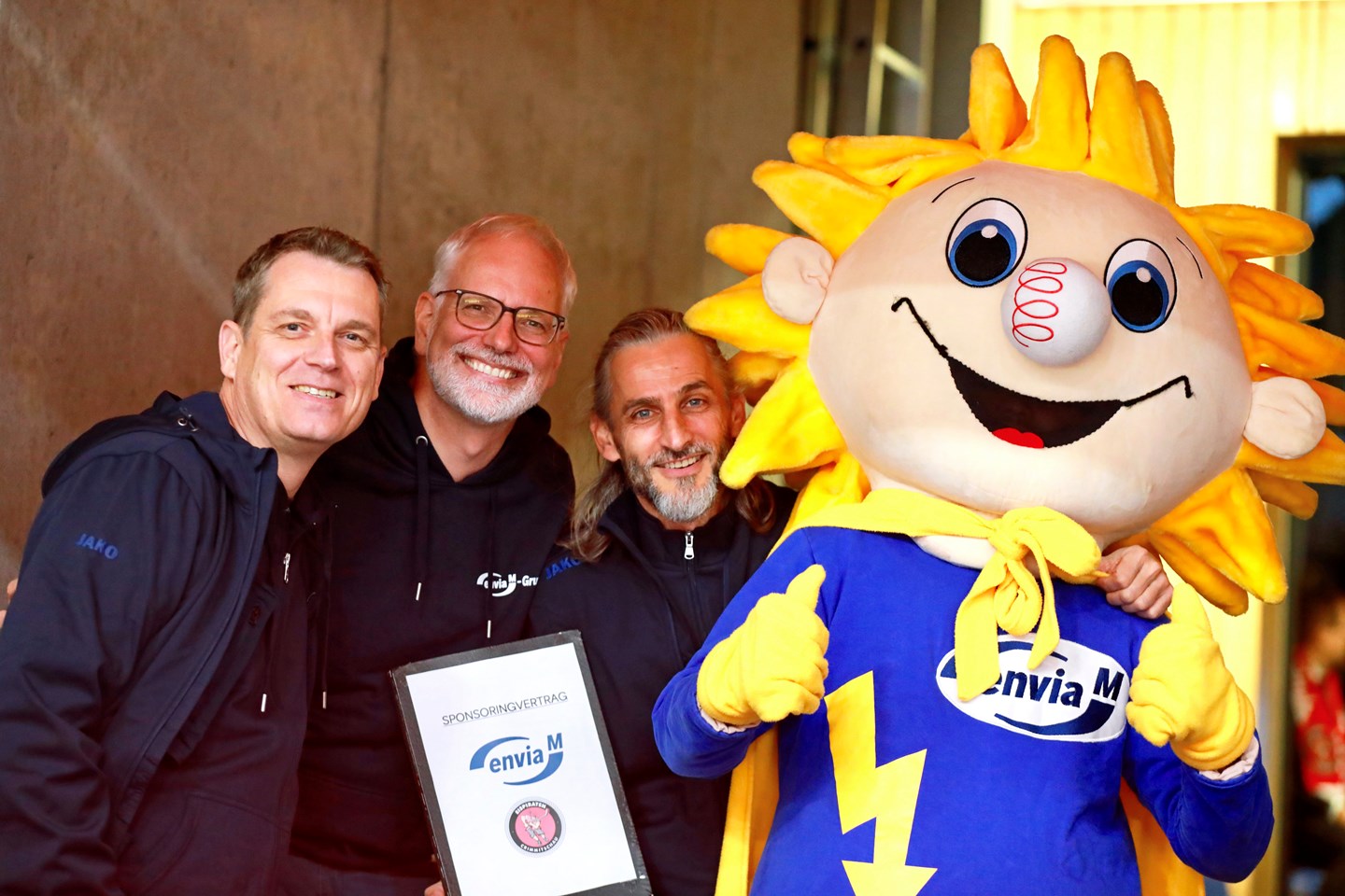 enviam-verlängert-sponsoring-mit-den-eispiraten-crimmitschau