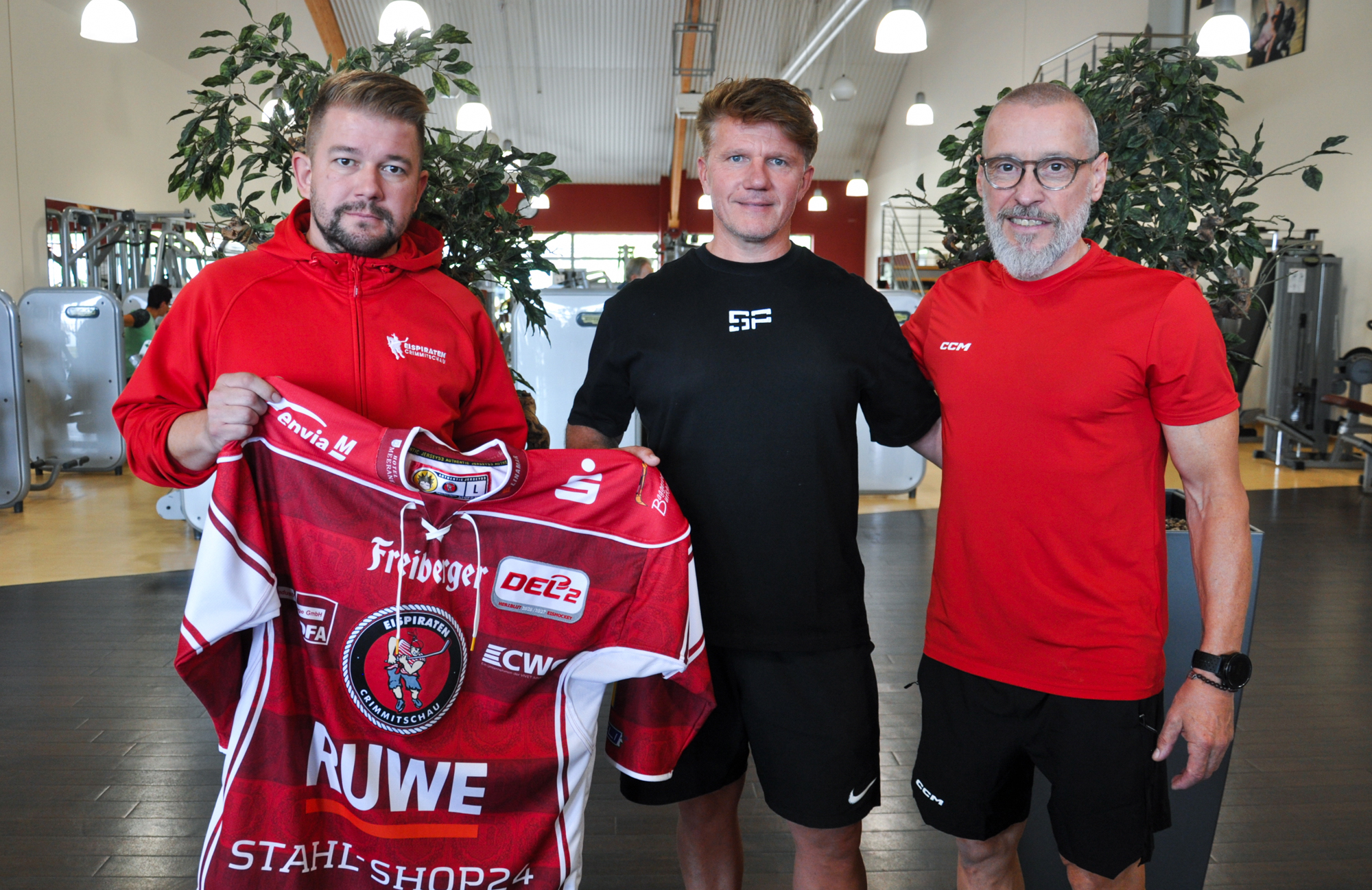 sponsoring-verlängerung-eispiraten-crimmitschau-sportpark-meerane