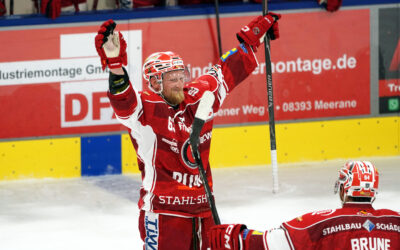 4:3! Eispiraten feiern Derbysieg bei Schietzold-Ehrung